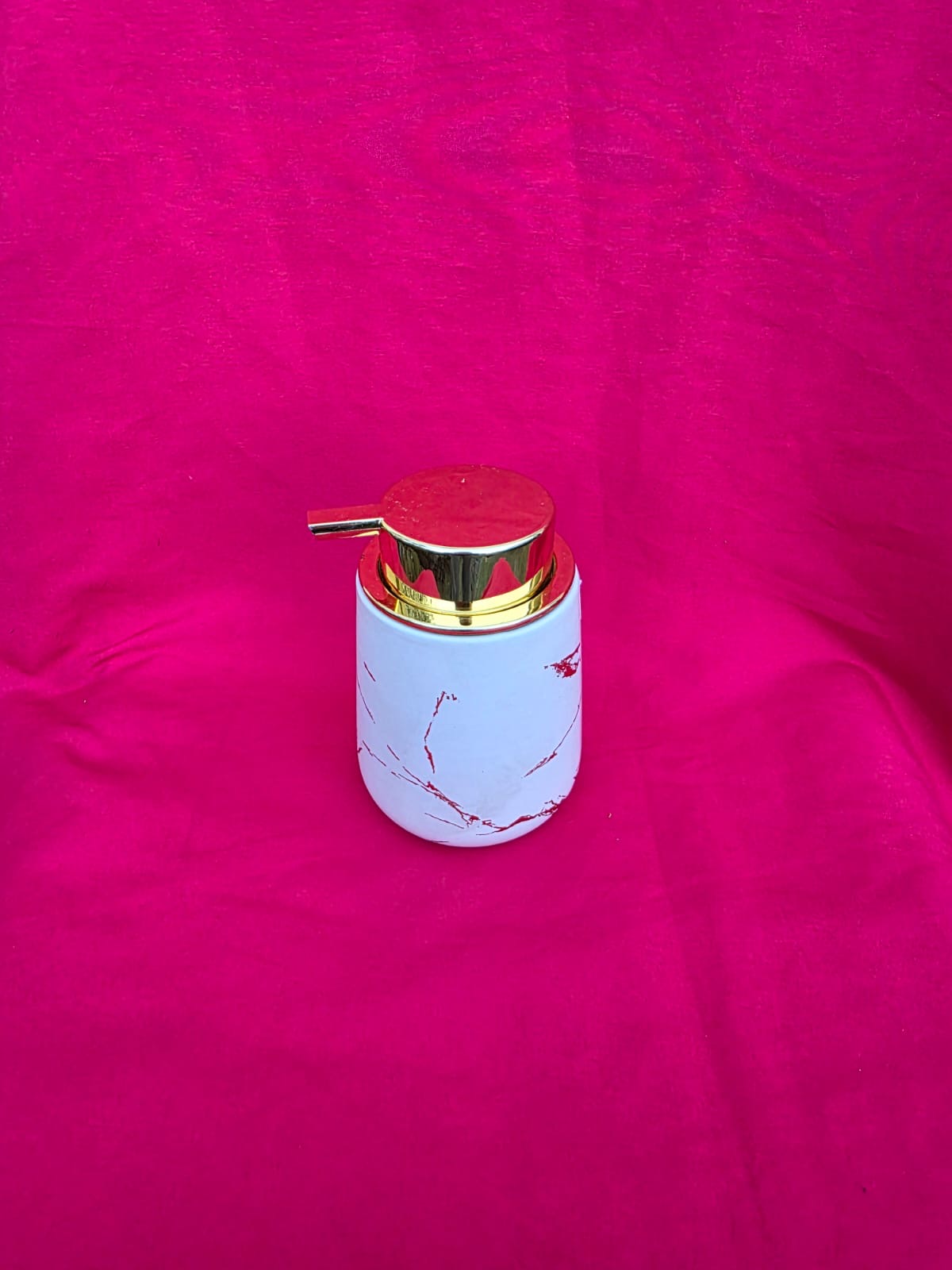 Distributeur de savon en céramique – Noir & Or / Blanc & Or